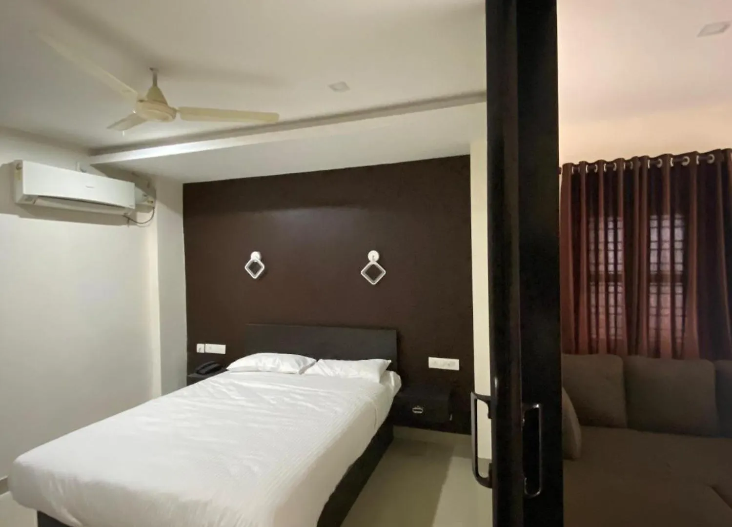Town Hub Hotel Valancheri