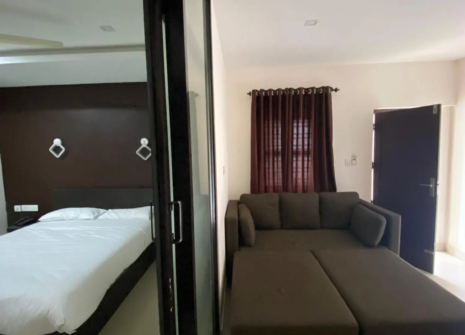 Town Hub Hotel Valancheri