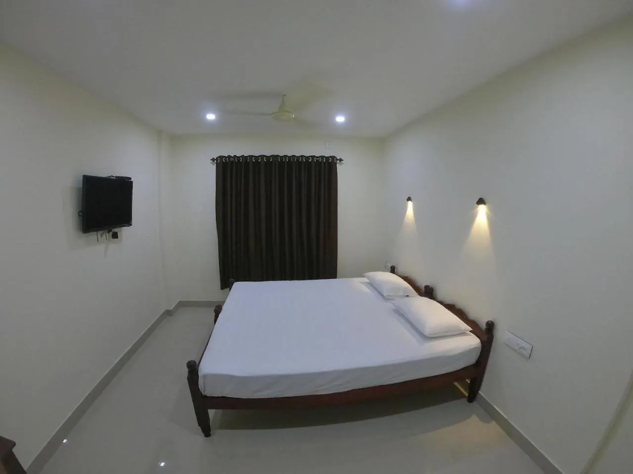 Town Hub Hotel Valancheri 0*,