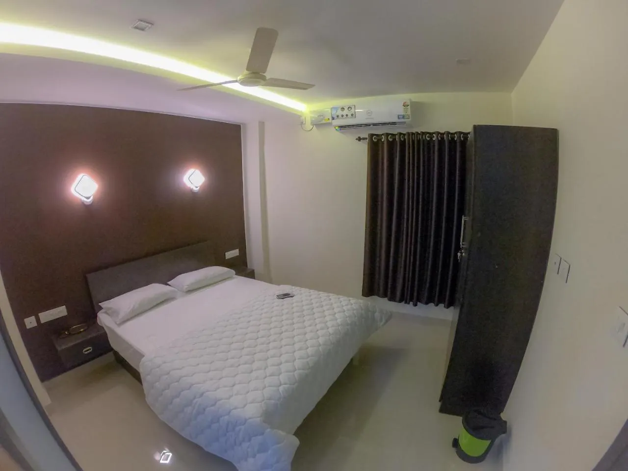 Town Hub Hotel Valancheri