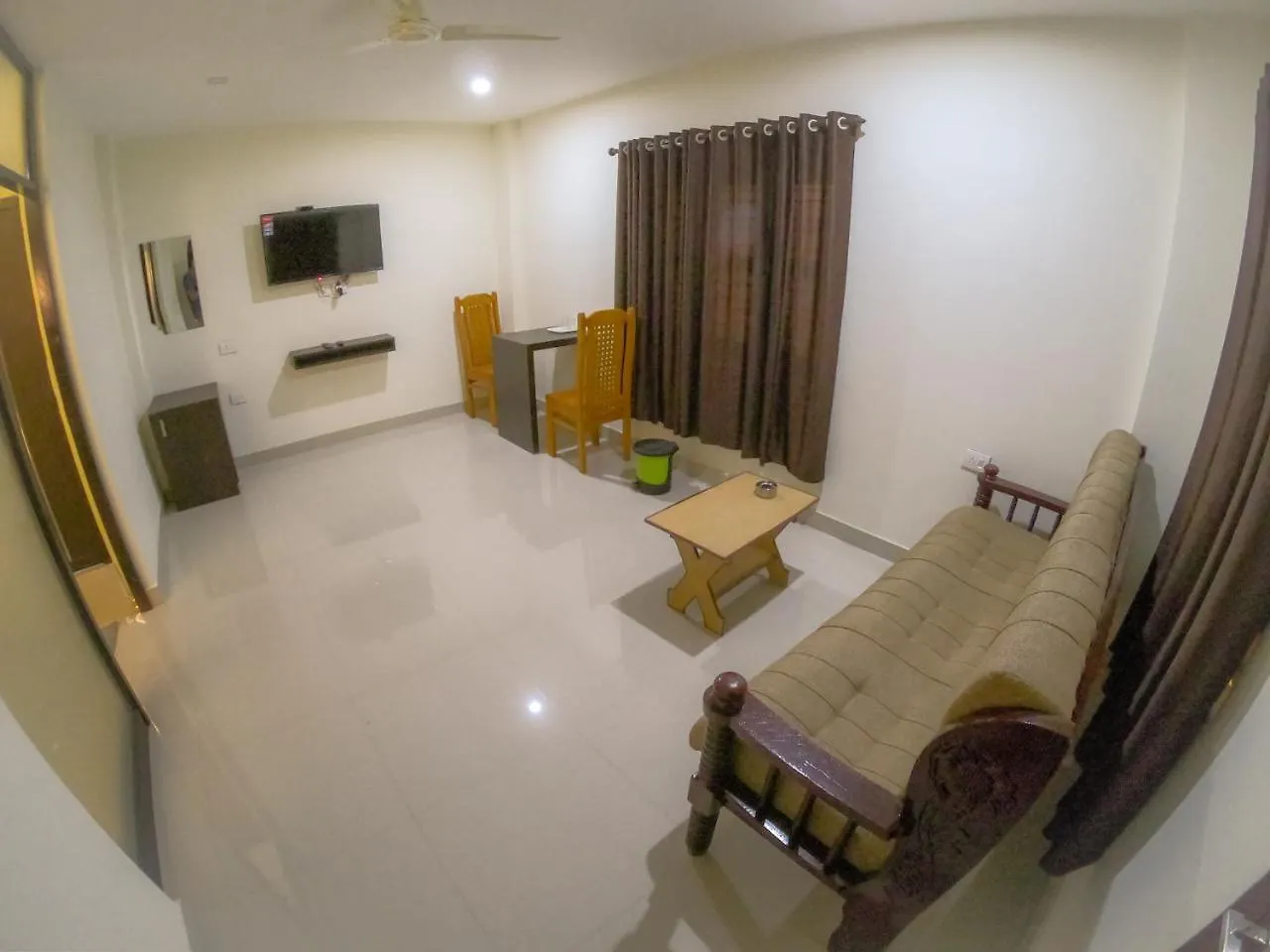 Town Hub Hotel Valancheri